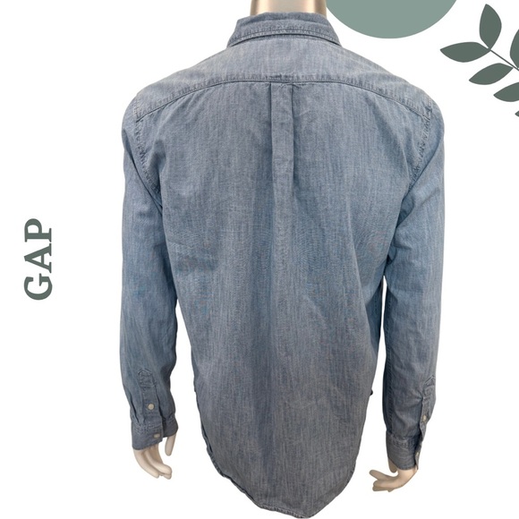 GAP Men’s Chambray Button-Up Shirt | Long Sleeve | Size Medium - Picture 5 of 6